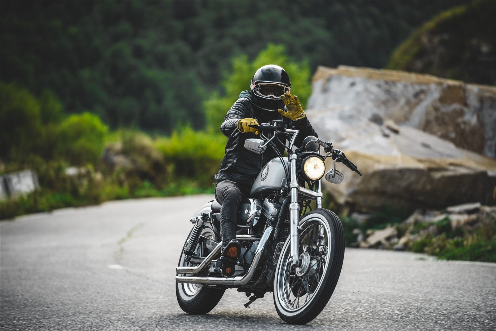 Pengendara motor SEWAMOTOR